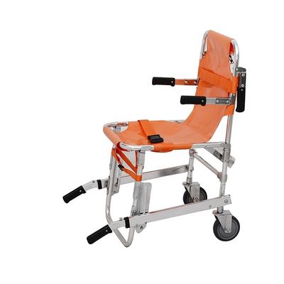 Escaleras flexibles, esteras naranja, transferencia de pacientes suave y segura.