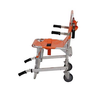 Escaleras flexibles, esteras naranja, transferencia de pacientes suave y segura.